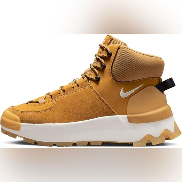 Nike Women's City Classic Boot Wheat/Sail-Black. Size 7 - Picture 1 of 4